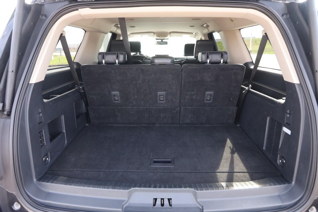 Ford Expedition Max Vehicle Full-screen Gallery Image 7