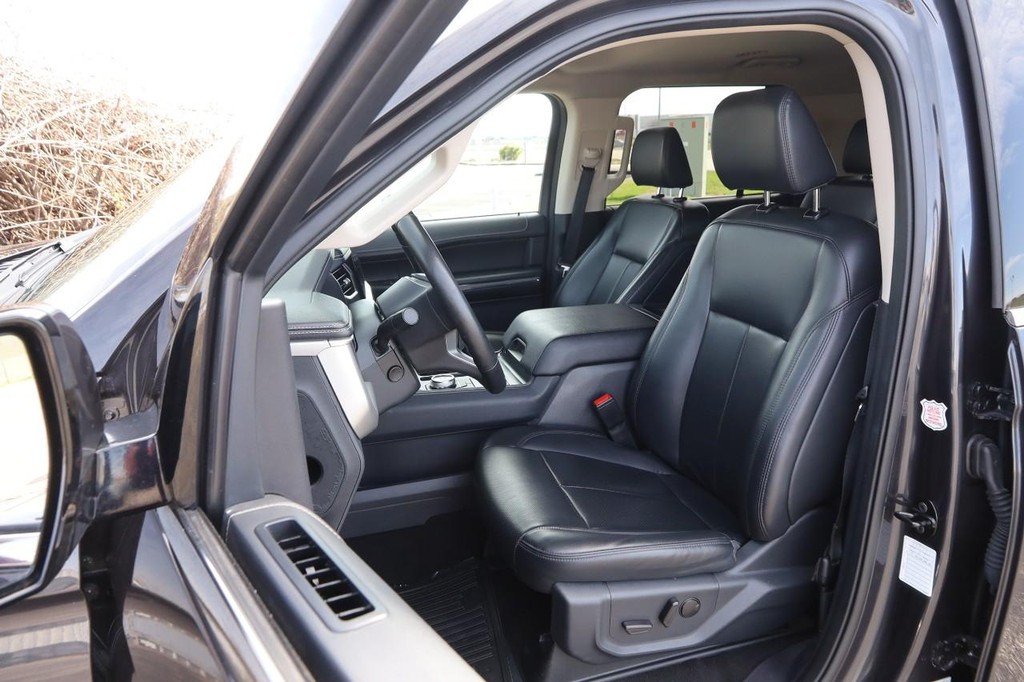 Ford Expedition Max Vehicle Full-screen Gallery Image 10