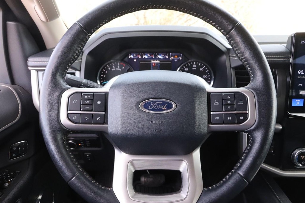 Ford Expedition Max Vehicle Full-screen Gallery Image 13