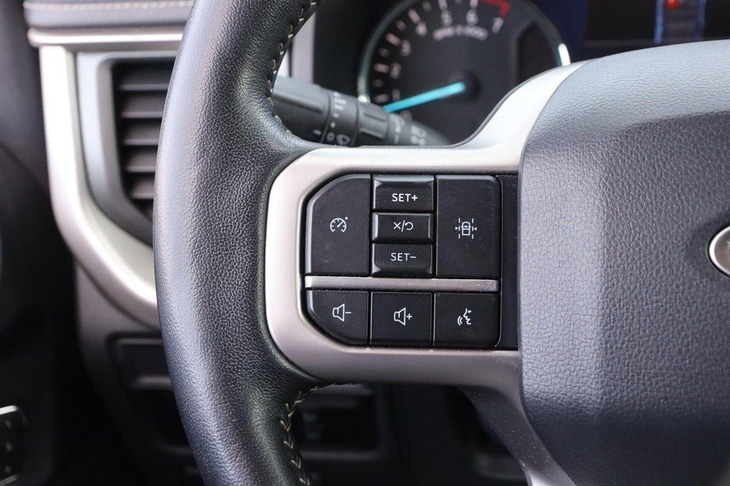 Ford Expedition Max Vehicle Full-screen Gallery Image 14