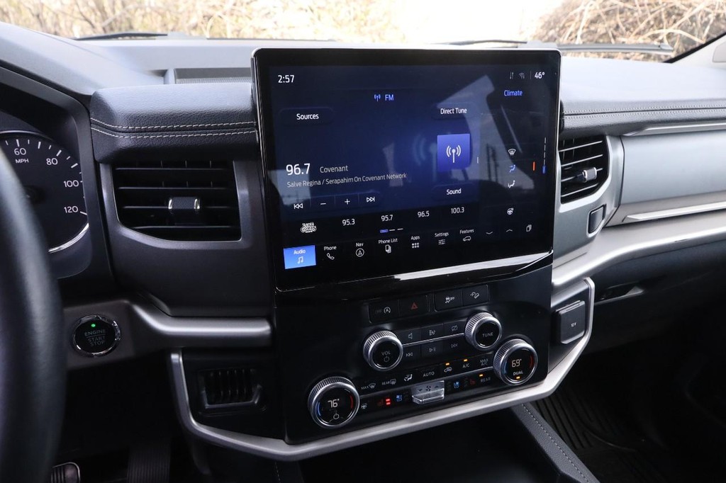 Ford Expedition Max Vehicle Full-screen Gallery Image 18