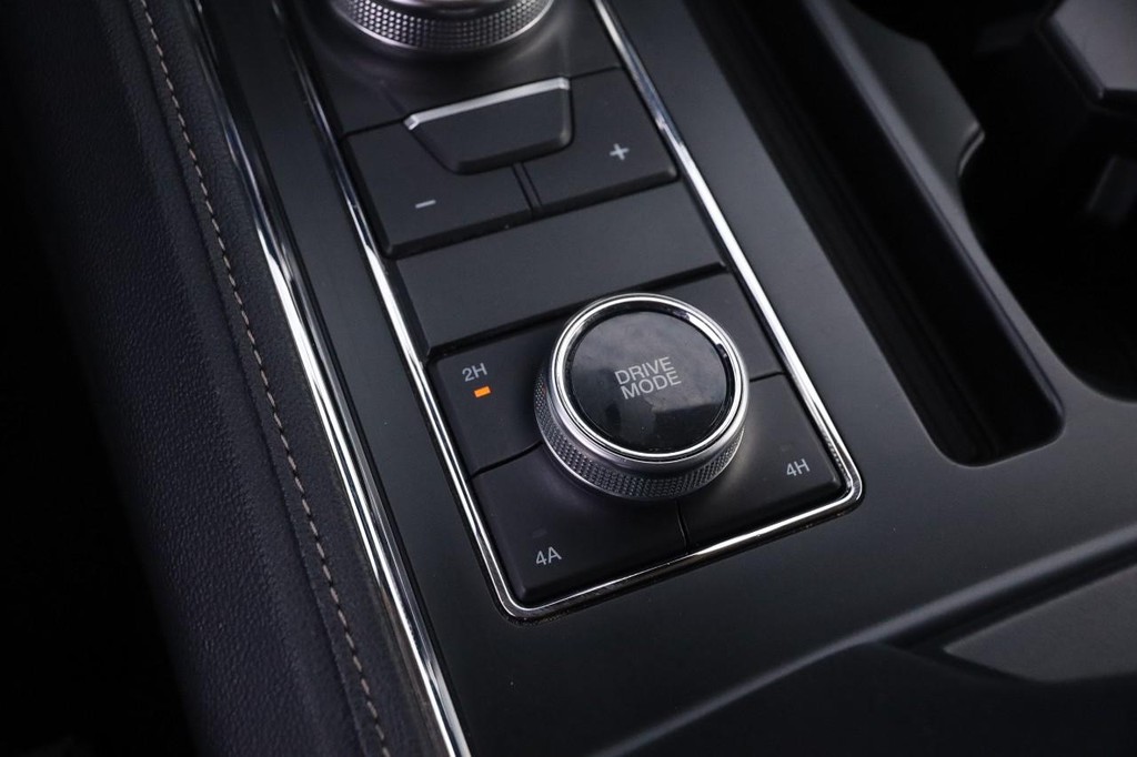 Ford Expedition Max Vehicle Full-screen Gallery Image 21