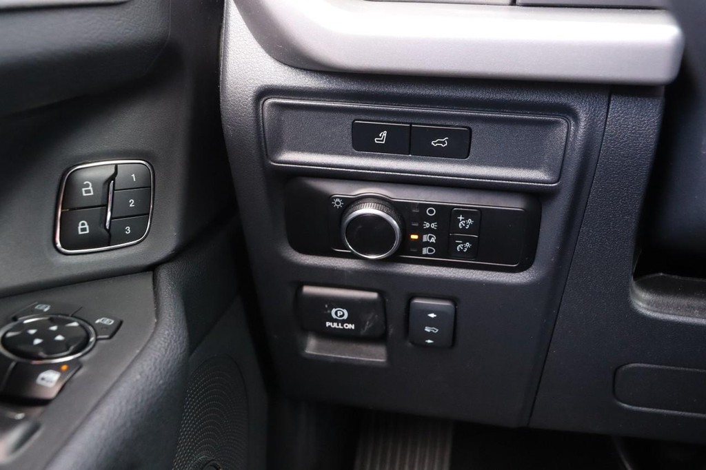 Ford Expedition Max Vehicle Full-screen Gallery Image 22