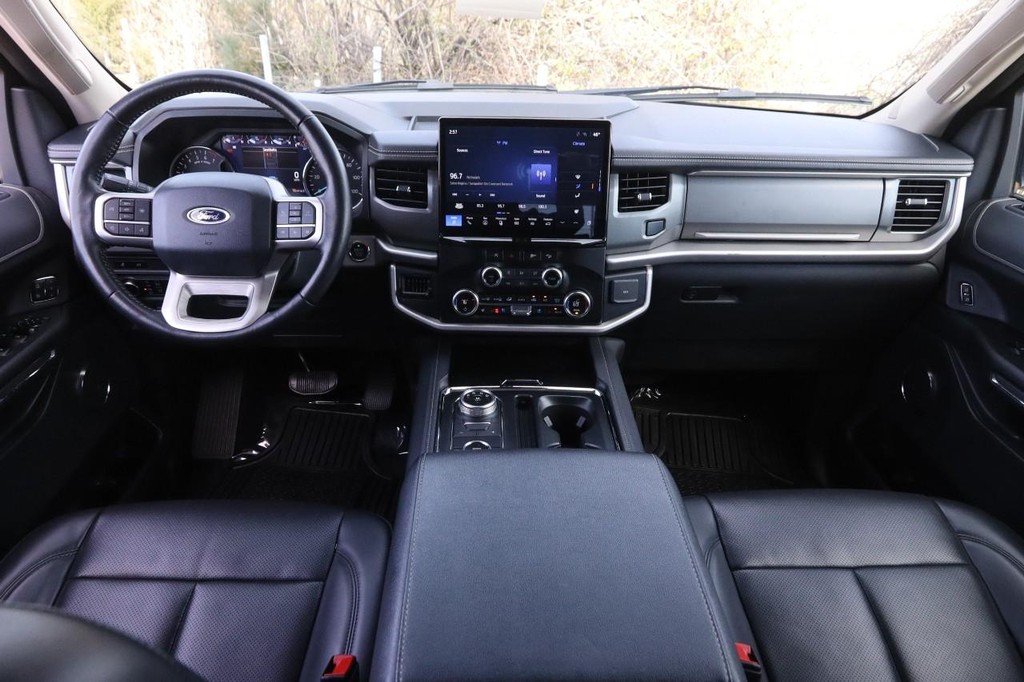 Ford Expedition Max Vehicle Full-screen Gallery Image 23