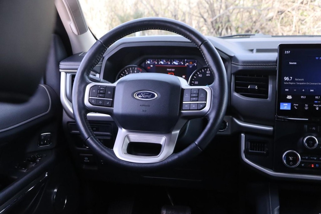 Ford Expedition Max Vehicle Full-screen Gallery Image 25