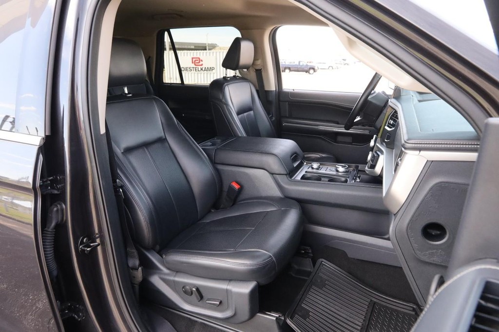 Ford Expedition Max Vehicle Full-screen Gallery Image 28