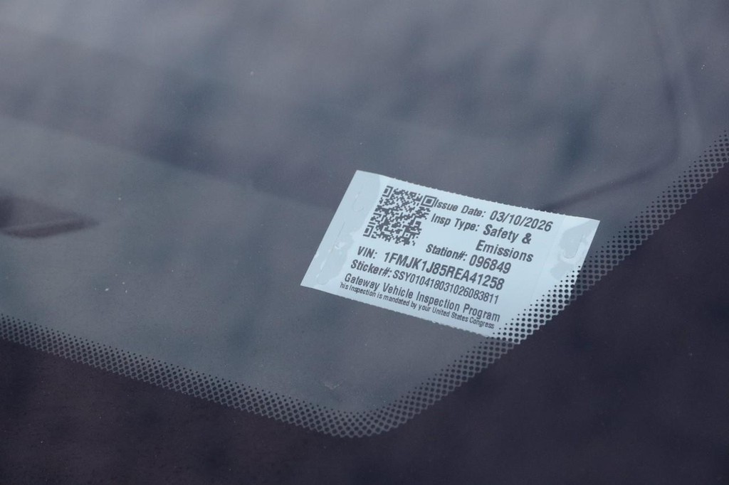 Ford Expedition Max Vehicle Full-screen Gallery Image 31