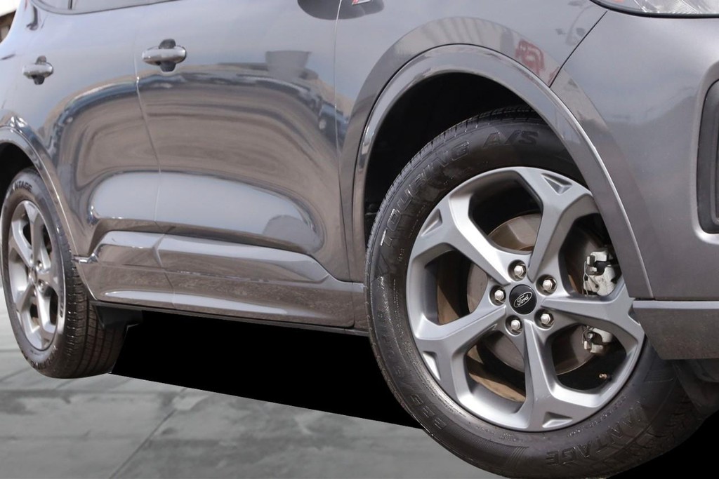 Ford Escape Vehicle Full-screen Gallery Image 3