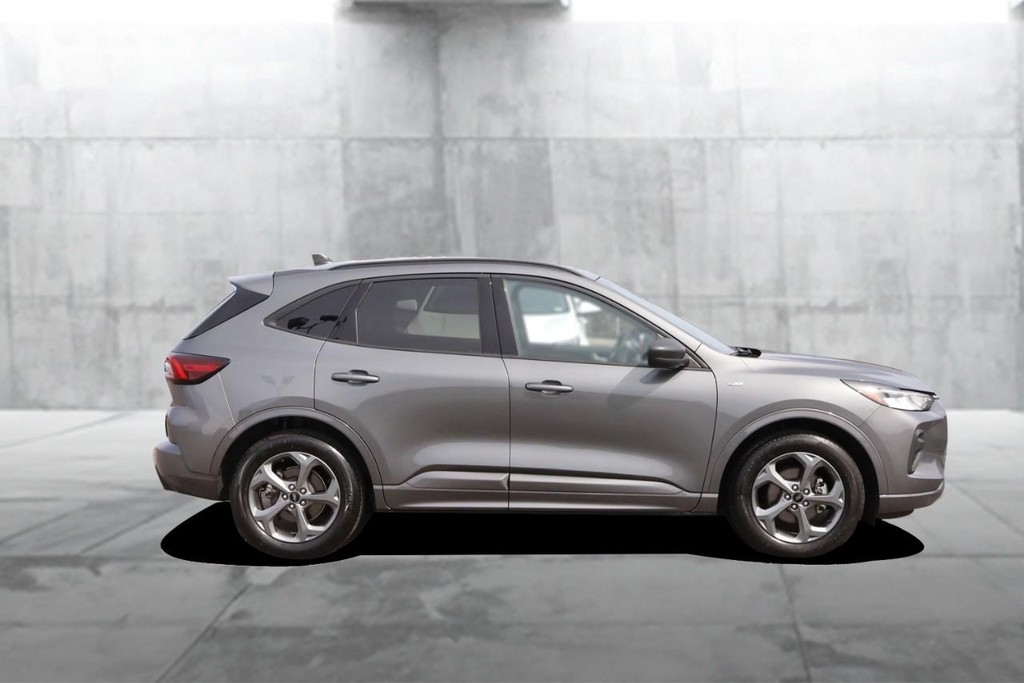 Ford Escape Vehicle Full-screen Gallery Image 5