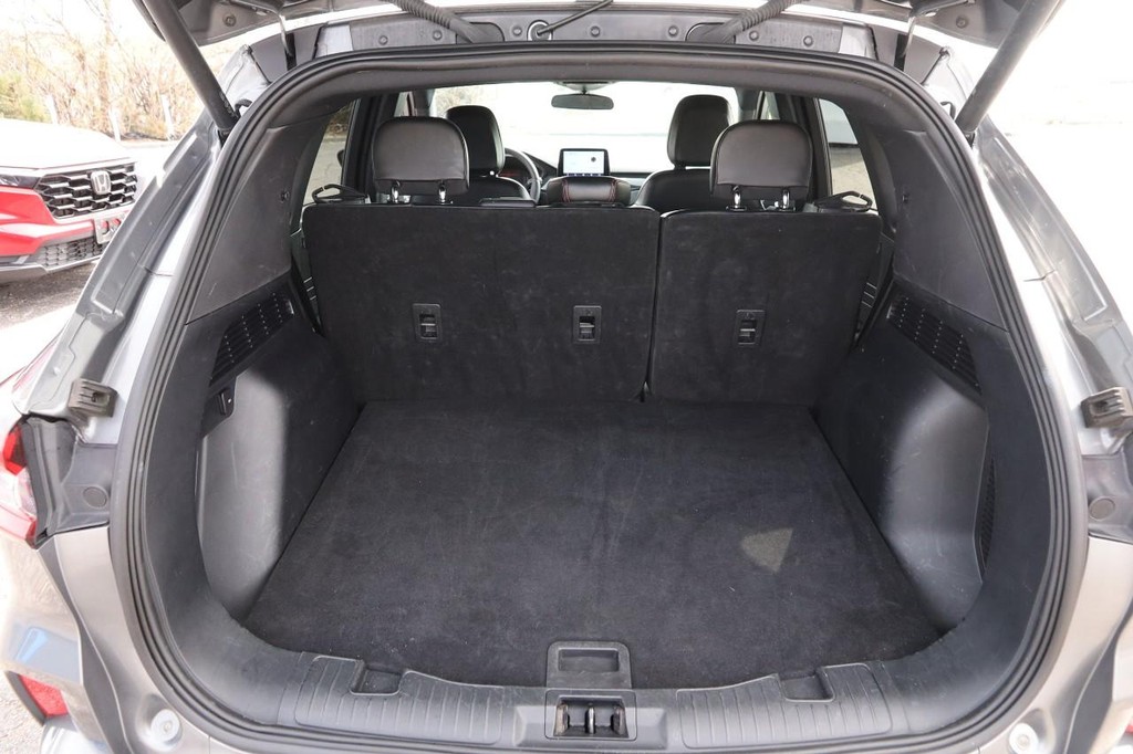 Ford Escape Vehicle Full-screen Gallery Image 7