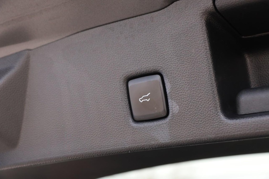 Ford Escape Vehicle Full-screen Gallery Image 8