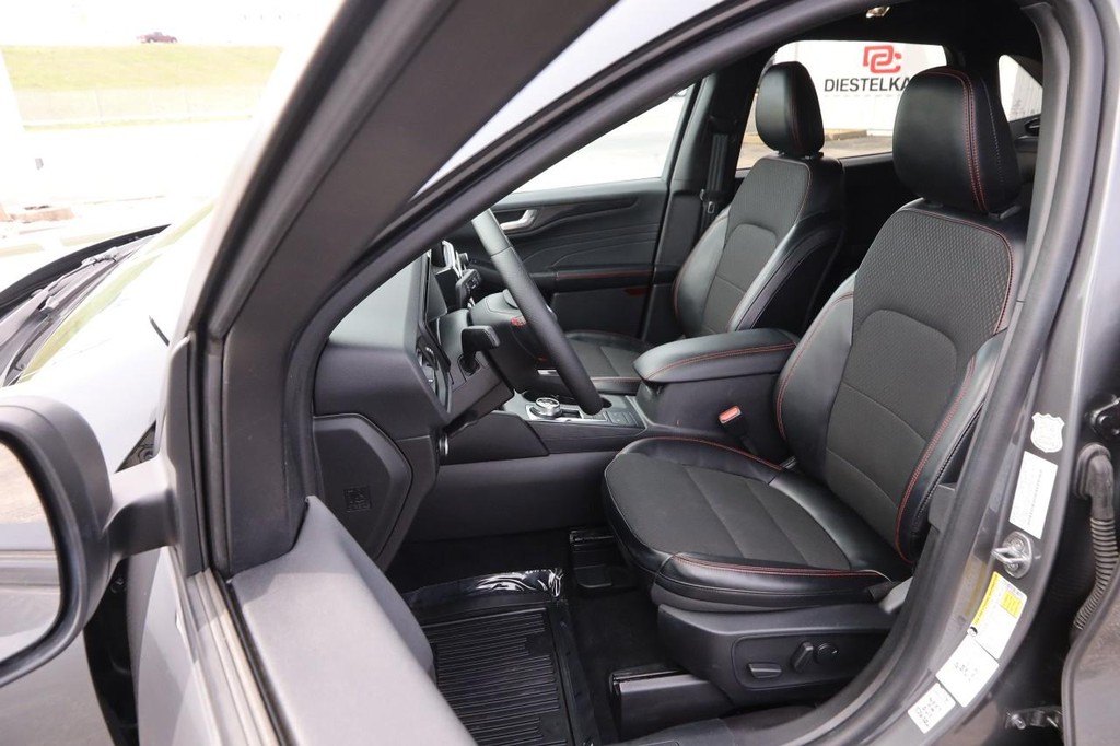 Ford Escape Vehicle Full-screen Gallery Image 9