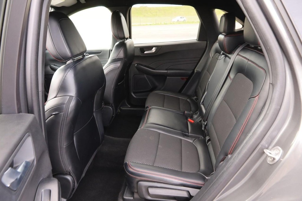 Ford Escape Vehicle Full-screen Gallery Image 10