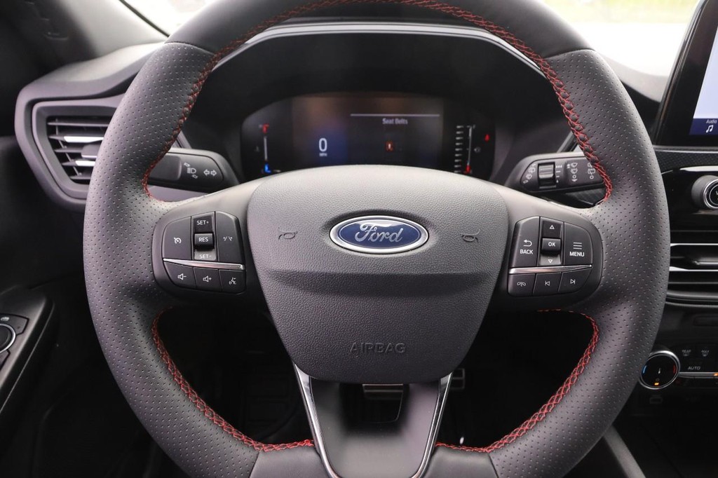 Ford Escape Vehicle Full-screen Gallery Image 11