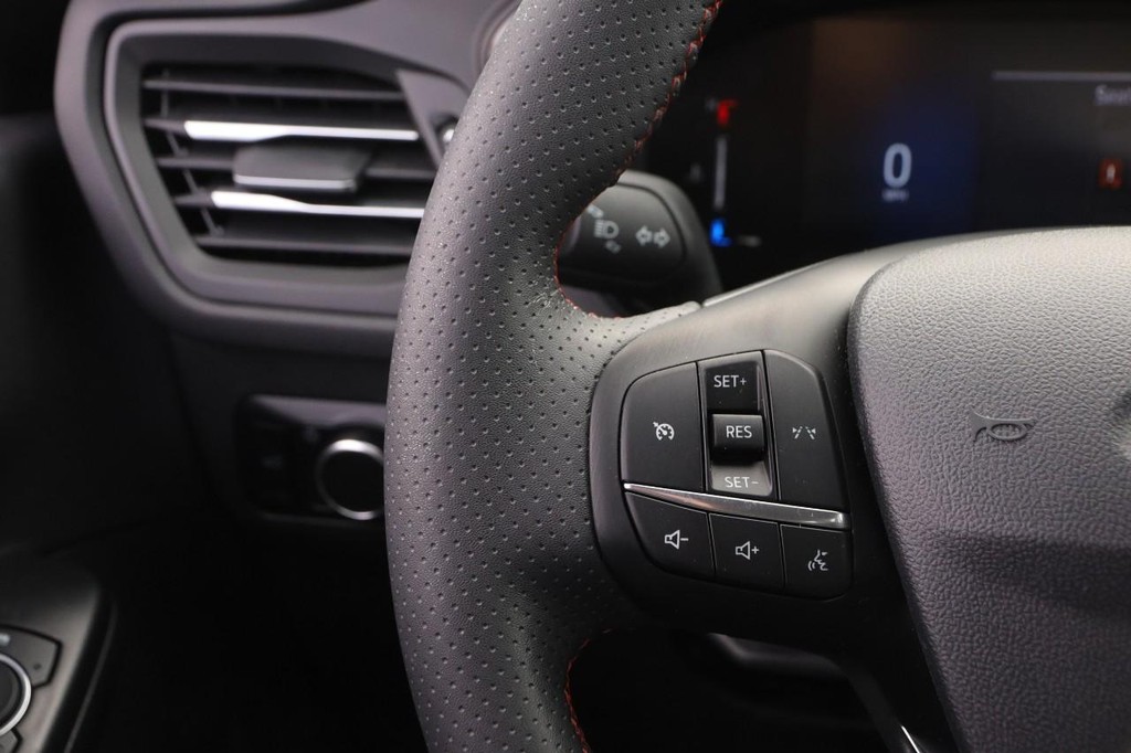 Ford Escape Vehicle Full-screen Gallery Image 12