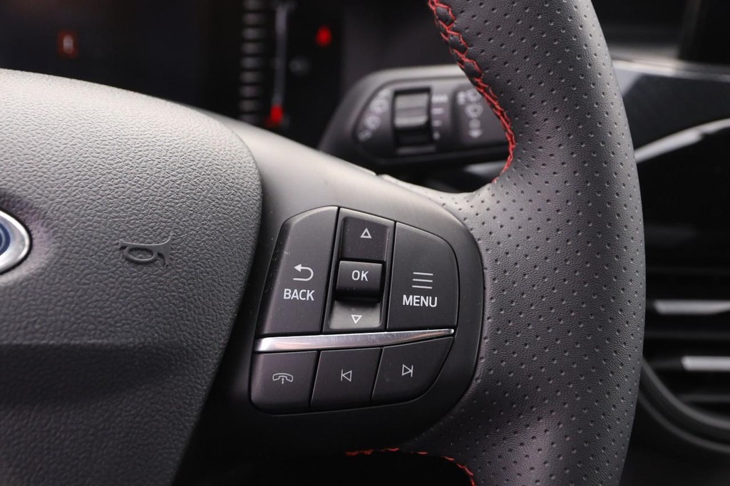 Ford Escape Vehicle Full-screen Gallery Image 13