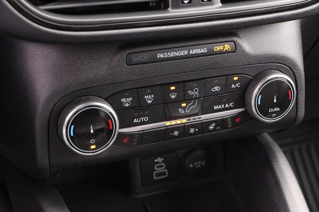 Ford Escape Vehicle Full-screen Gallery Image 18