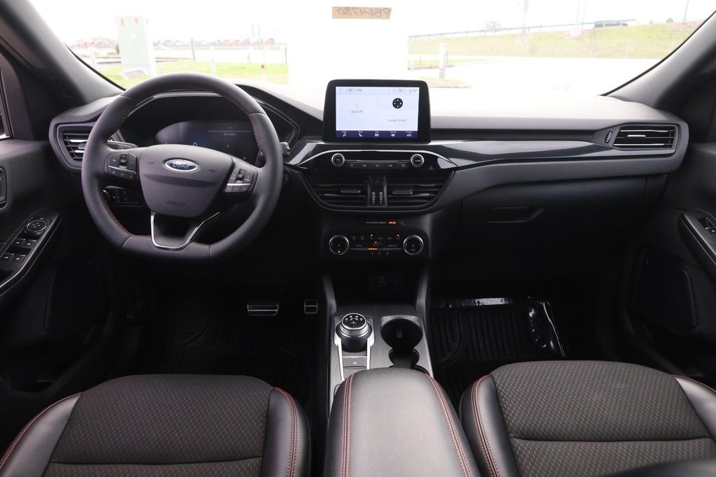 Ford Escape Vehicle Full-screen Gallery Image 21