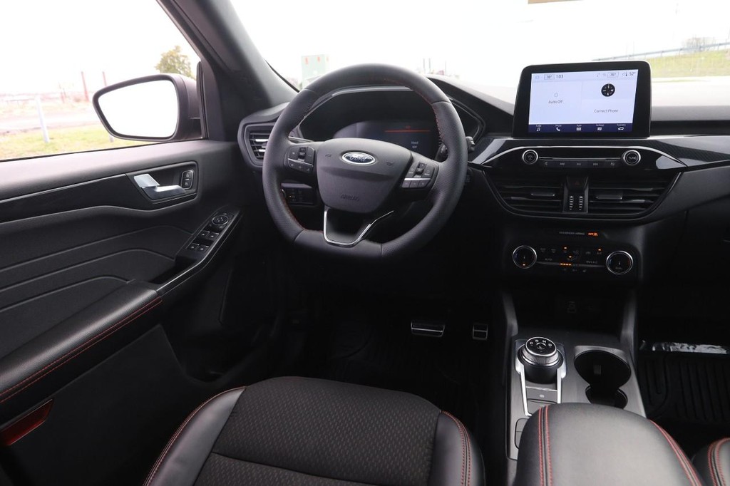 Ford Escape Vehicle Full-screen Gallery Image 22