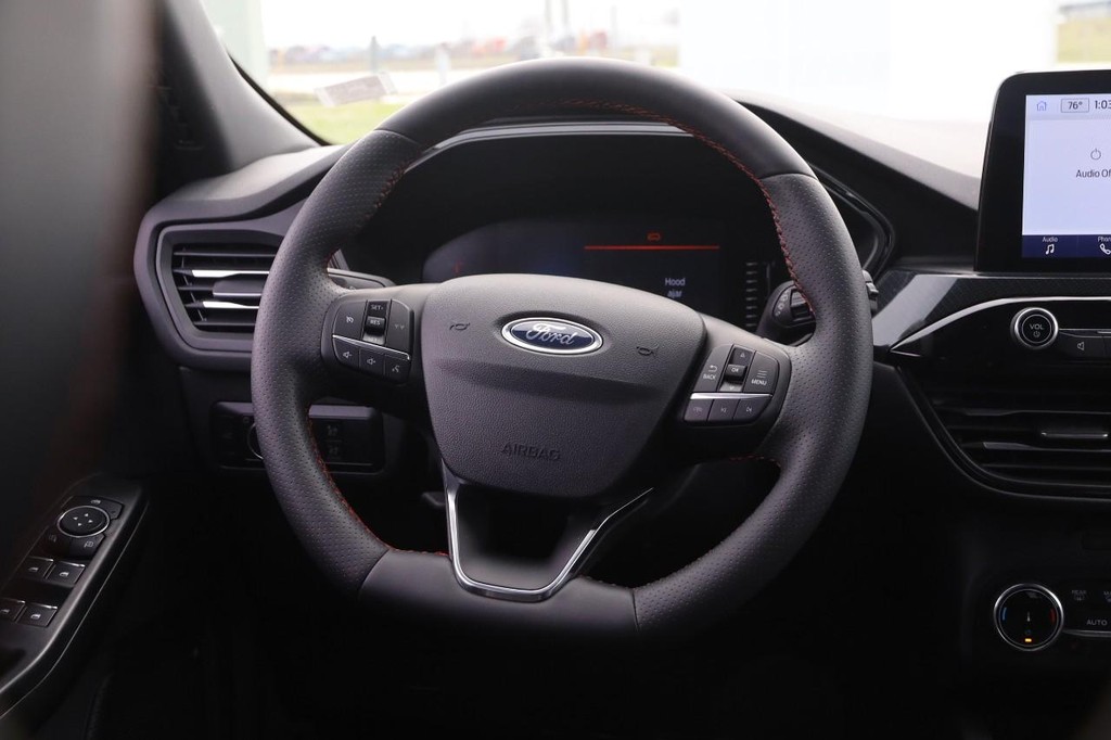 Ford Escape Vehicle Full-screen Gallery Image 23