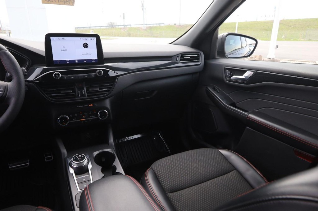 Ford Escape Vehicle Full-screen Gallery Image 25