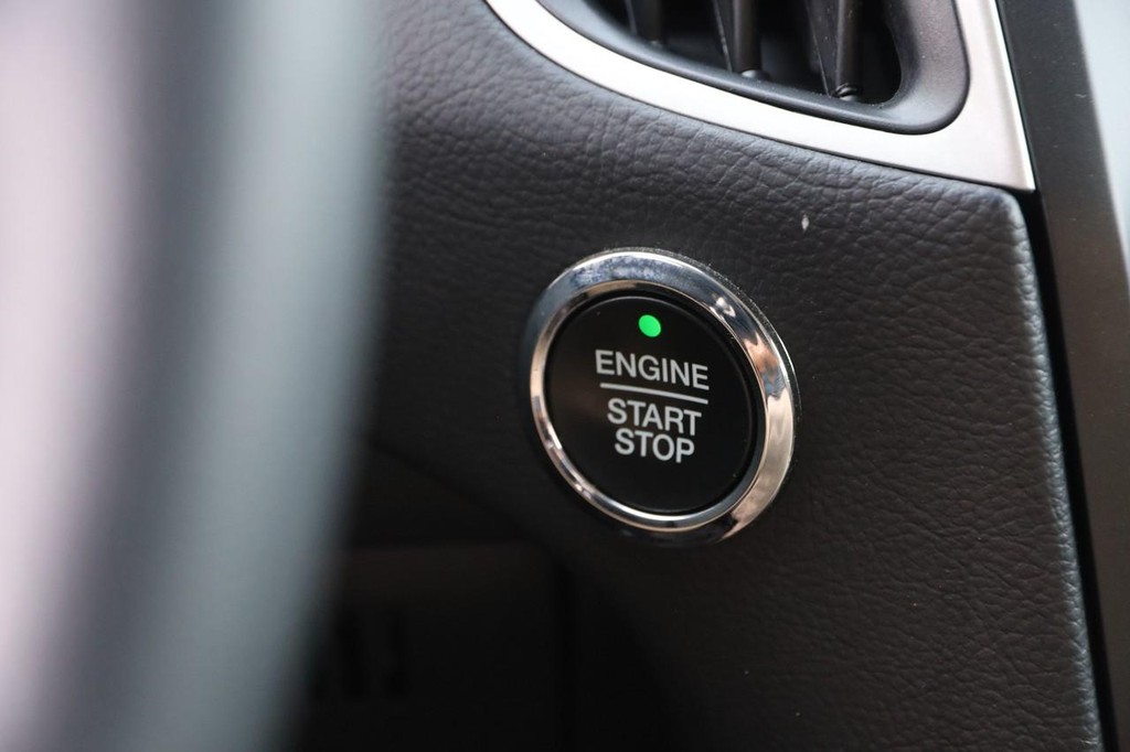 Ford Edge Vehicle Image 14