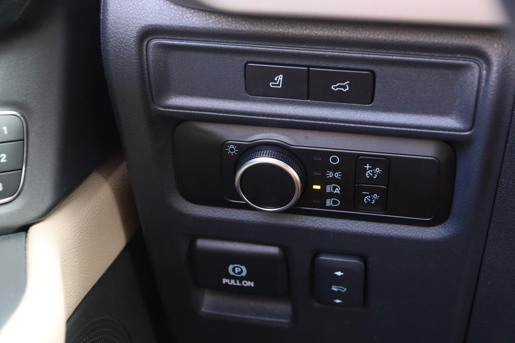 Ford Expedition Max Vehicle Image 21