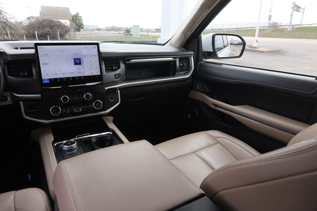 Ford Expedition Max Vehicle Image 26