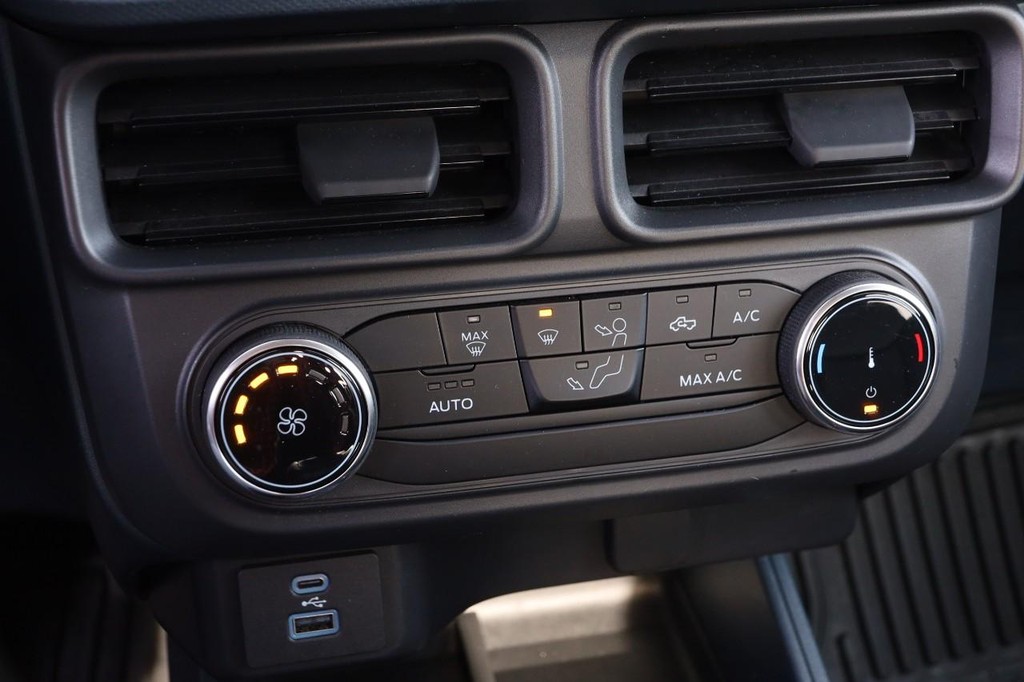 Ford Maverick Vehicle Image 16