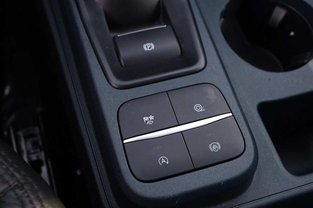 Ford Maverick Vehicle Image 17