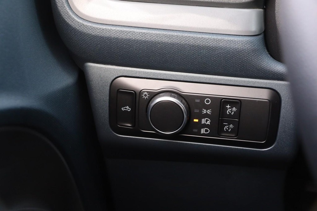 Ford Maverick Vehicle Image 18