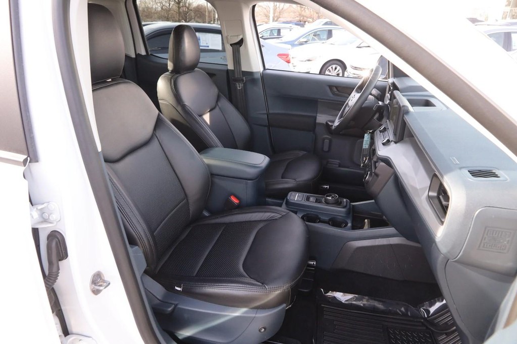 Ford Maverick Vehicle Image 24