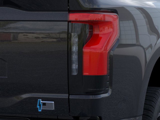 Ford F-150 Lightning Vehicle Full-screen Gallery Image 21