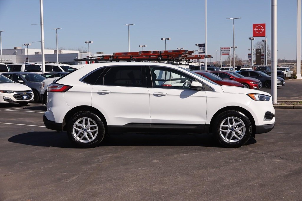 Ford Edge Vehicle Full-screen Gallery Image 4