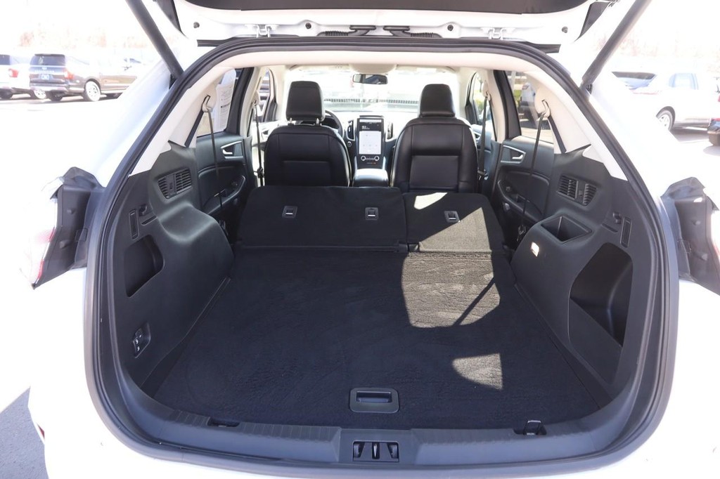 Ford Edge Vehicle Full-screen Gallery Image 6