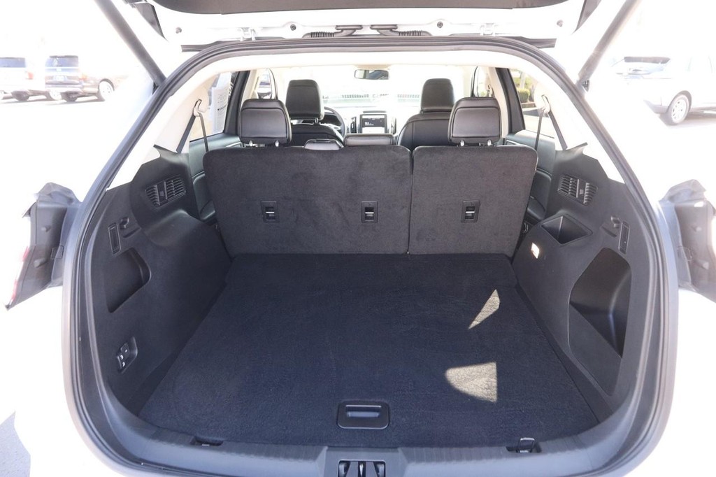 Ford Edge Vehicle Full-screen Gallery Image 7