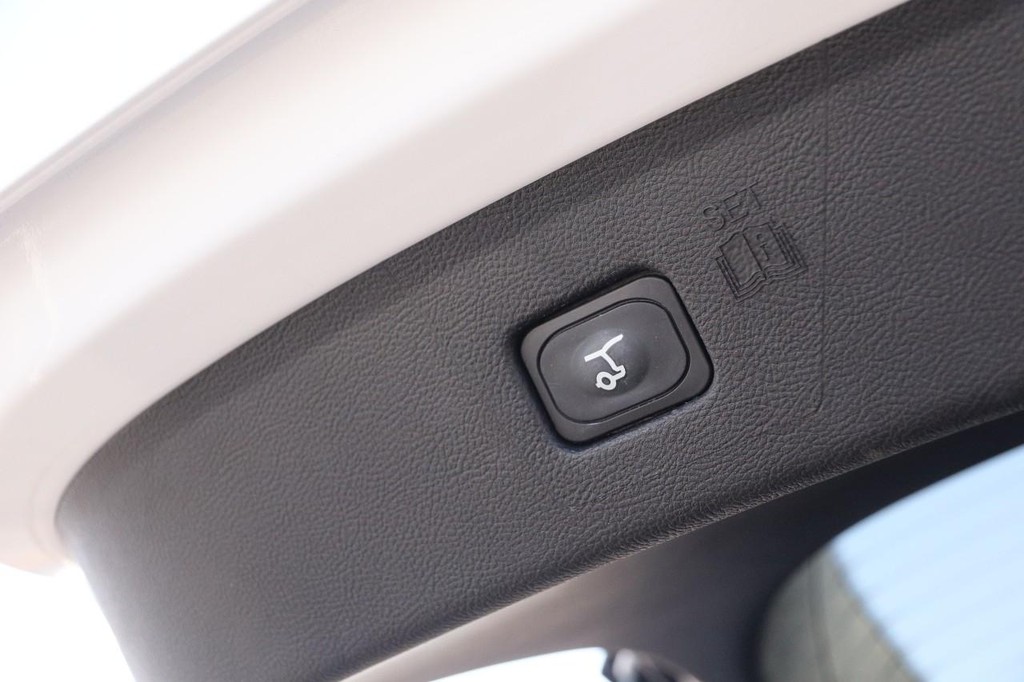 Ford Edge Vehicle Full-screen Gallery Image 8