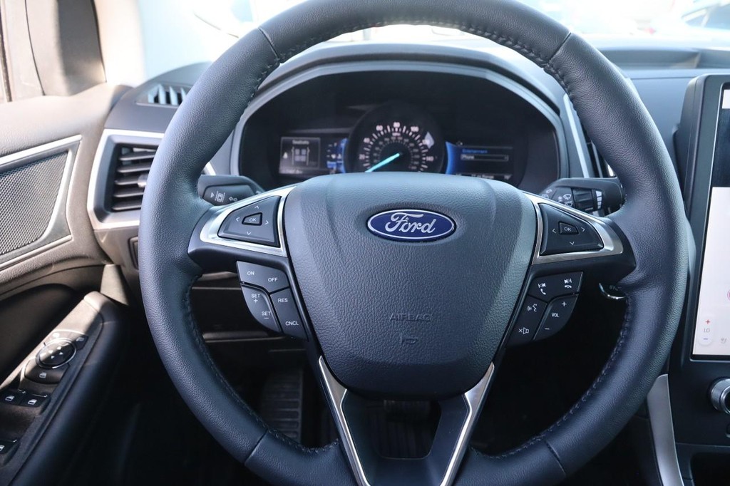 Ford Edge Vehicle Full-screen Gallery Image 10