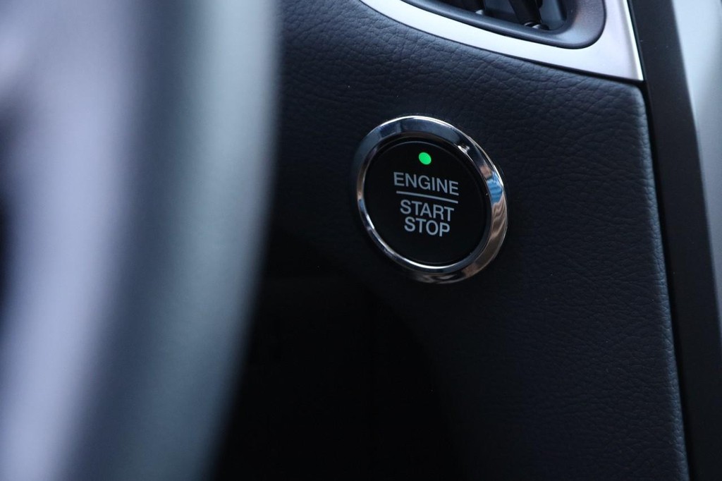 Ford Edge Vehicle Full-screen Gallery Image 14