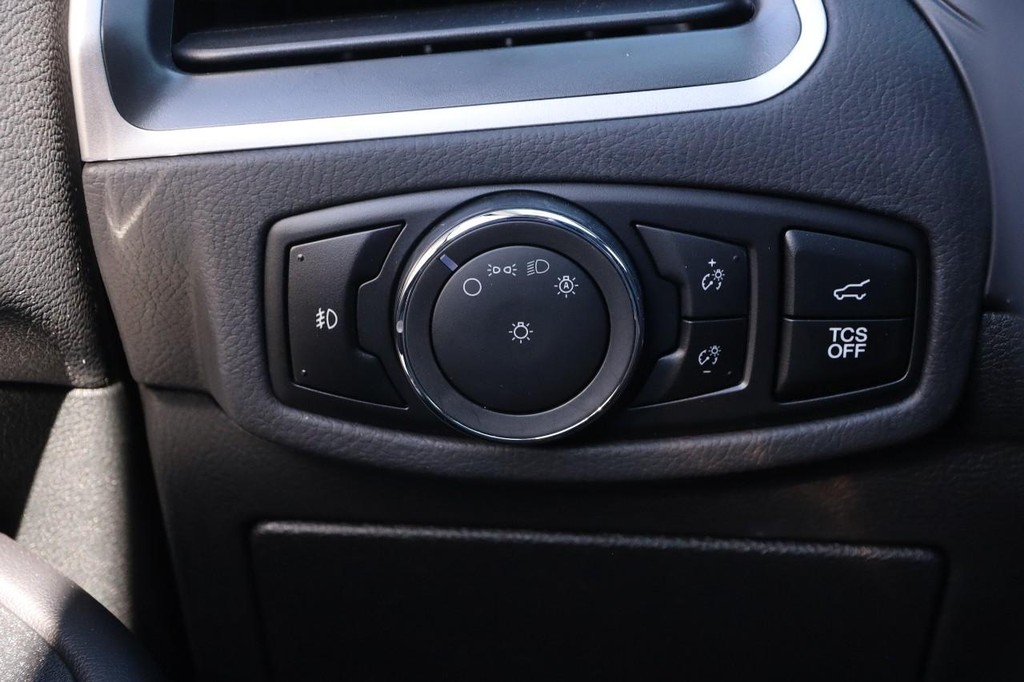 Ford Edge Vehicle Full-screen Gallery Image 18