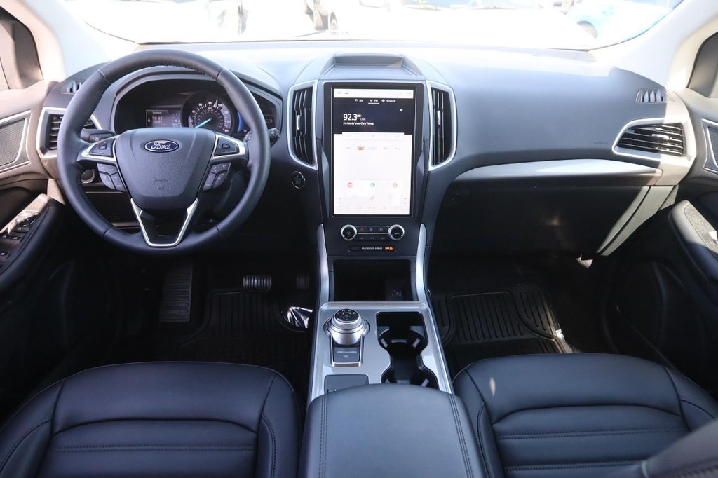 Ford Edge Vehicle Full-screen Gallery Image 19
