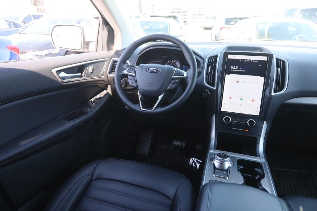 Ford Edge Vehicle Full-screen Gallery Image 20