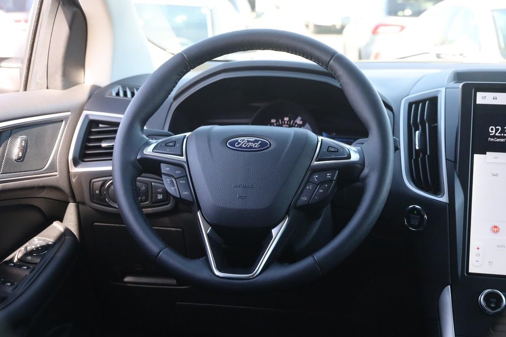 Ford Edge Vehicle Full-screen Gallery Image 21