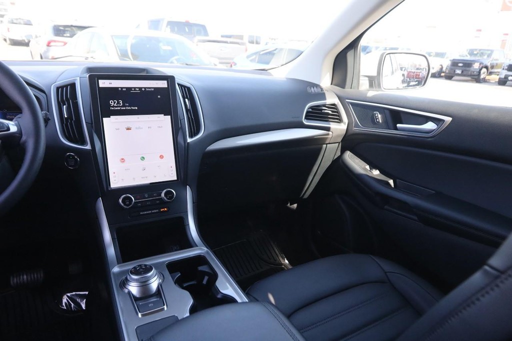 Ford Edge Vehicle Full-screen Gallery Image 23