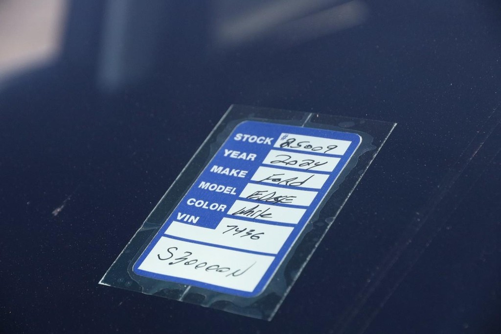 Ford Edge Vehicle Full-screen Gallery Image 26