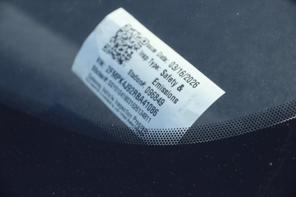 Ford Edge Vehicle Full-screen Gallery Image 27