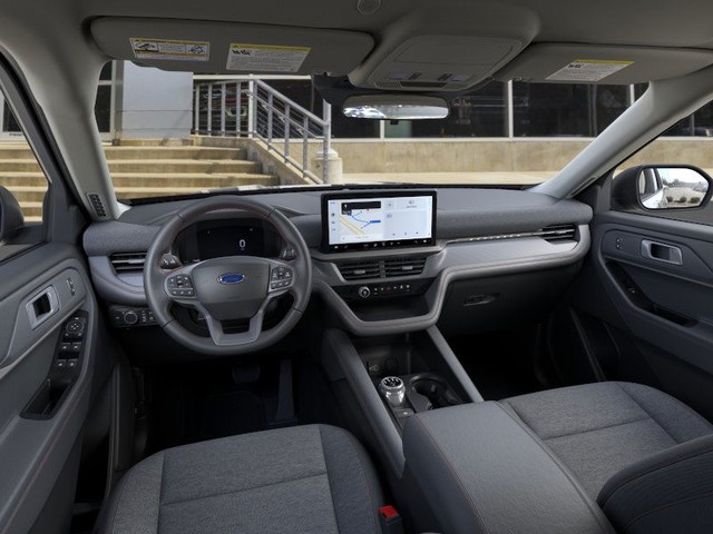 Ford Explorer Vehicle Full-screen Gallery Image 9