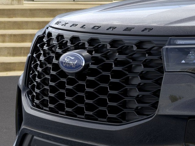 Ford Explorer Vehicle Full-screen Gallery Image 17