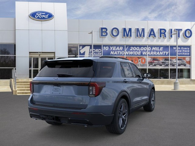 Ford Explorer Vehicle Full-screen Gallery Image 8