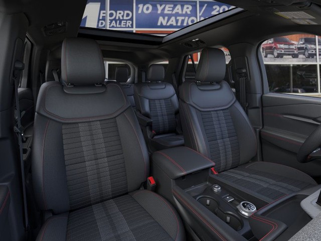 Ford Explorer Vehicle Full-screen Gallery Image 10